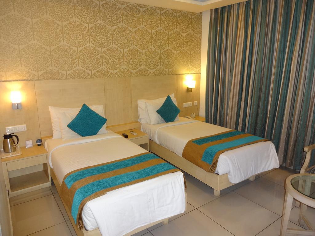 Hotel Southern Grand Vijayawāda Екстериор снимка