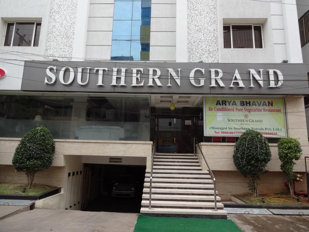 Hotel Southern Grand Vijayawāda Екстериор снимка