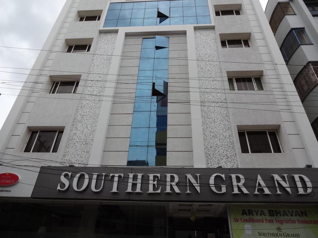 Hotel Southern Grand Vijayawāda Екстериор снимка
