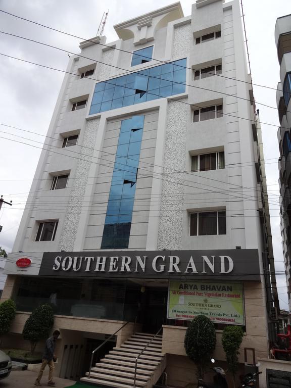 Hotel Southern Grand Vijayawāda Екстериор снимка